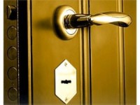 Современные металлические двери — тепло надежно и красиво