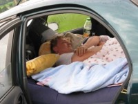 Как спать в машине